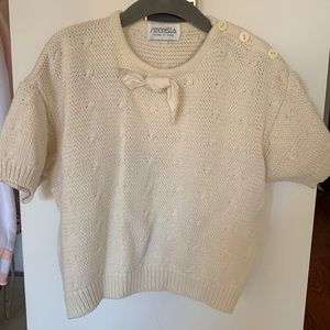 Kids cream short sleeve sweater